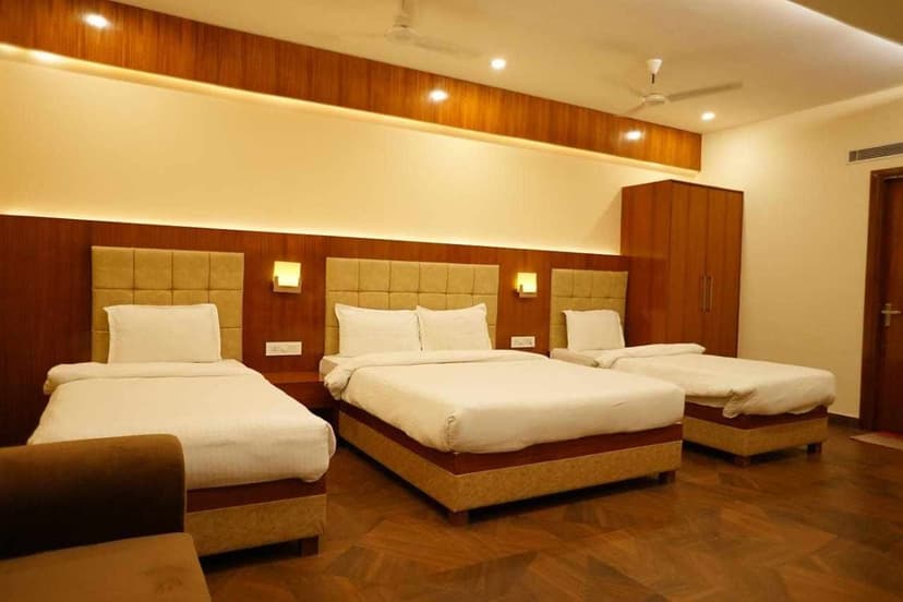 4 Bed Non-AC at Shri Gajanan Maharaj Sansthan - Spacious room with natural ventilation